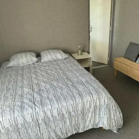 Omaha Apartment *